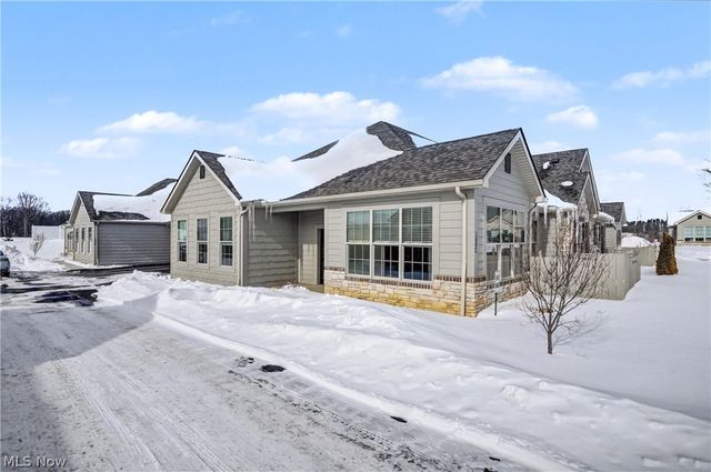 9264 Sharrott Road 1002, Poland, OH 44514