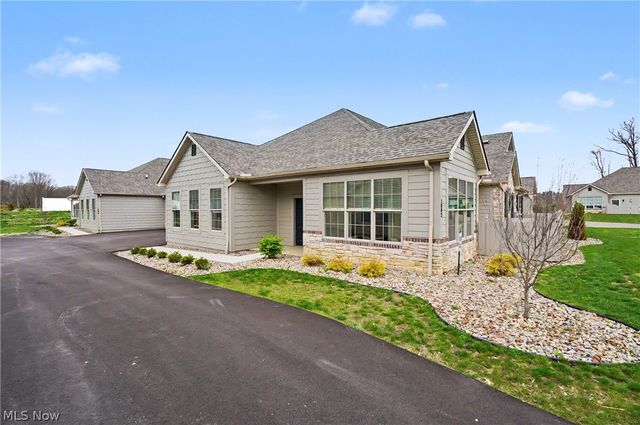 9264 Sharrott Road 1002, Poland, OH 44514