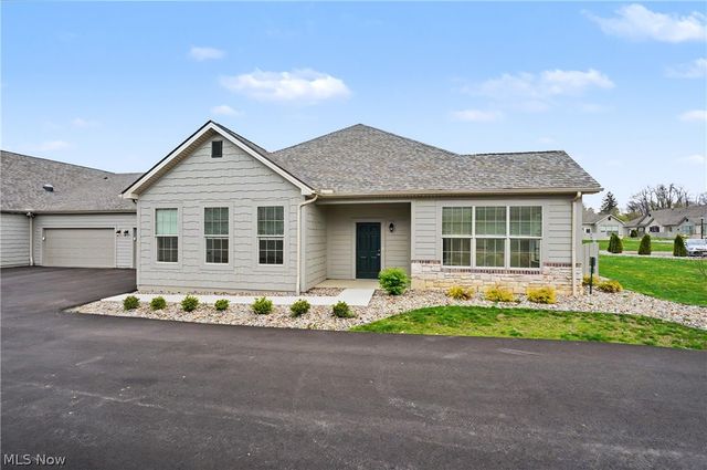 9264 Sharrott Road 1002, Poland, OH 44514