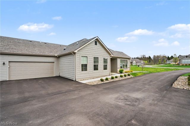 9264 Sharrott Road 1002, Poland, OH 44514