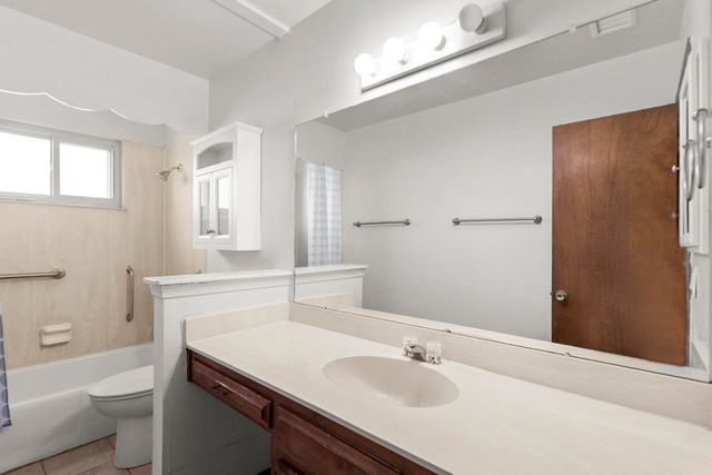 8220 Colfax Avenue NE, Albuquerque, NM 87109