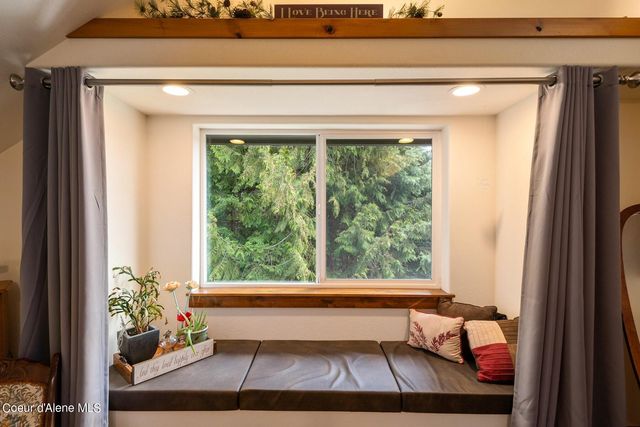 181 Calypso Ln, Sandpoint, ID 83864