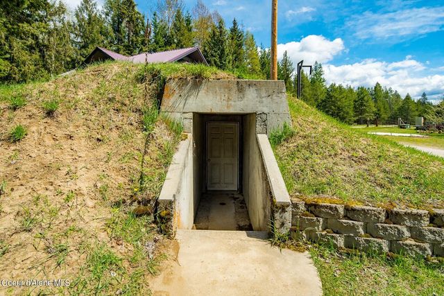 181 Calypso Ln, Sandpoint, ID 83864