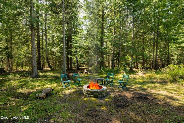 181 Calypso Ln, Sandpoint, ID 83864