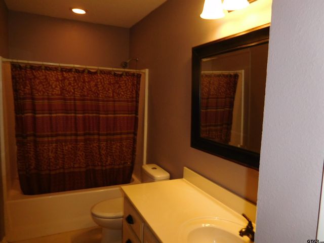 405 Cherry St, Chandler, TX 75758