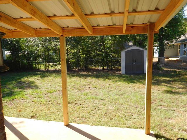 405 Cherry St, Chandler, TX 75758