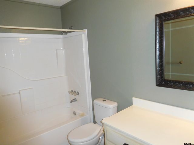 405 Cherry St, Chandler, TX 75758