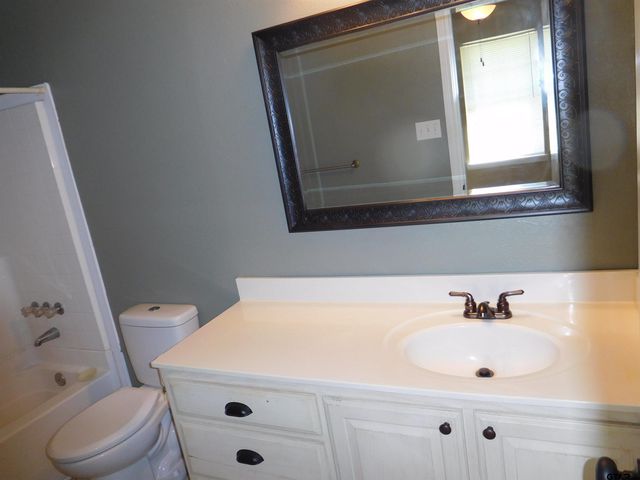 405 Cherry St, Chandler, TX 75758