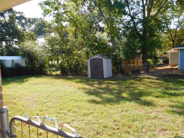 405 Cherry St, Chandler, TX 75758