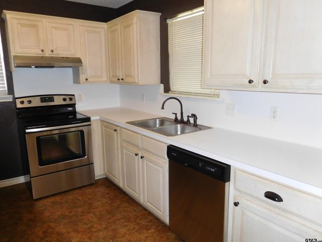 405 Cherry St, Chandler, TX 75758