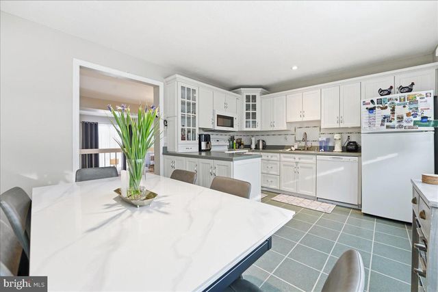 159 HENDERSON PL, Hightstown, NJ 08520