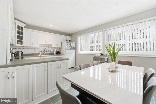 159 HENDERSON PL, Hightstown, NJ 08520