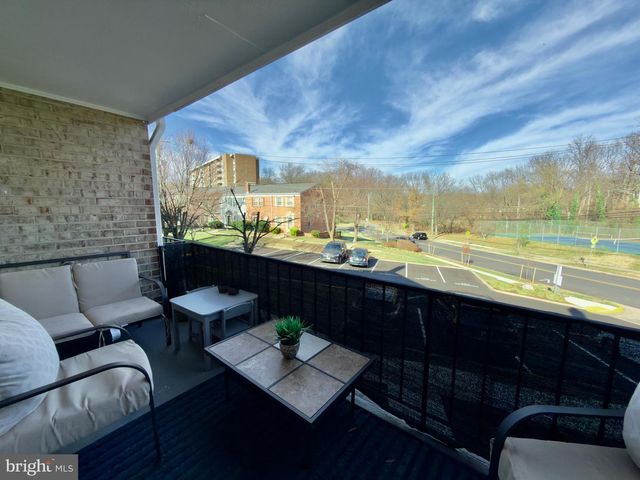 8012 LAKECREST DR, Greenbelt, MD 20770