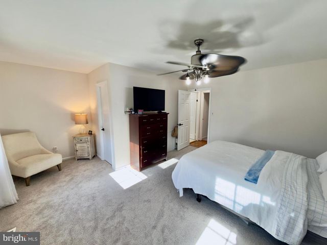 8012 LAKECREST DR, Greenbelt, MD 20770