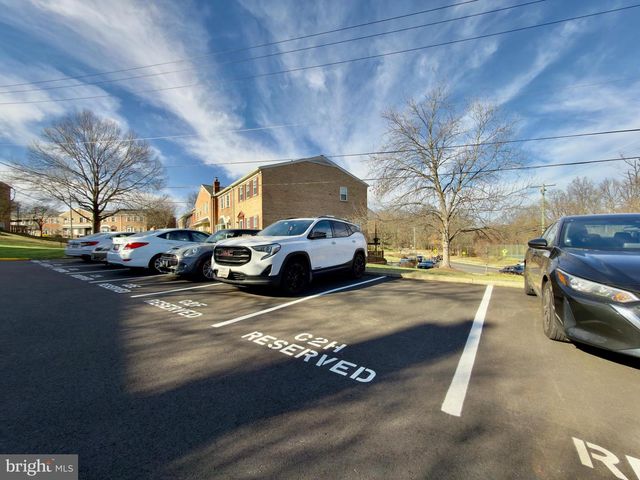 8012 LAKECREST DR, Greenbelt, MD 20770