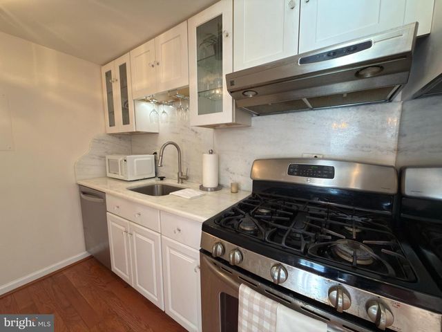 8012 LAKECREST DR, Greenbelt, MD 20770