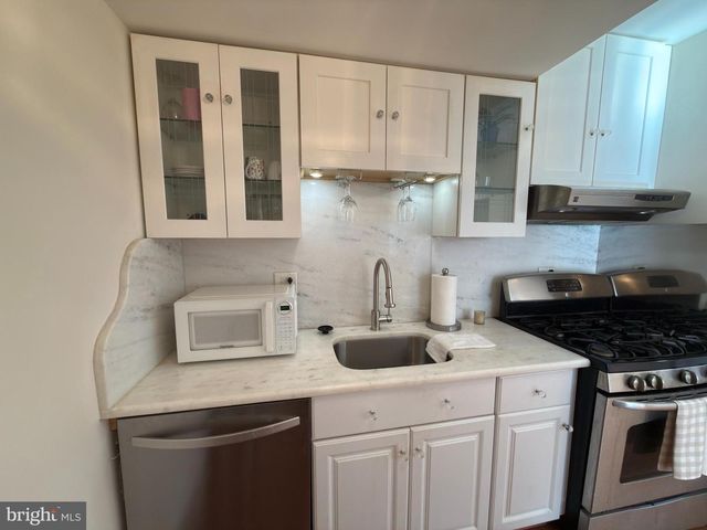 8012 LAKECREST DR, Greenbelt, MD 20770