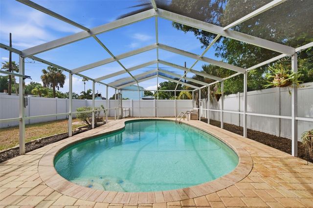 6765 3RD AVENUE N, St Petersburg, FL 33710