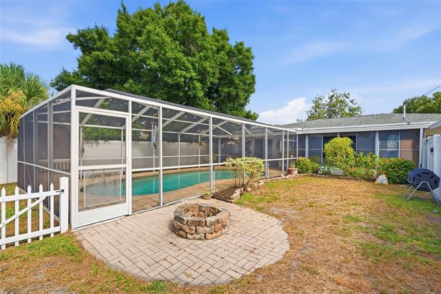 6765 3RD AVENUE N, St Petersburg, FL 33710