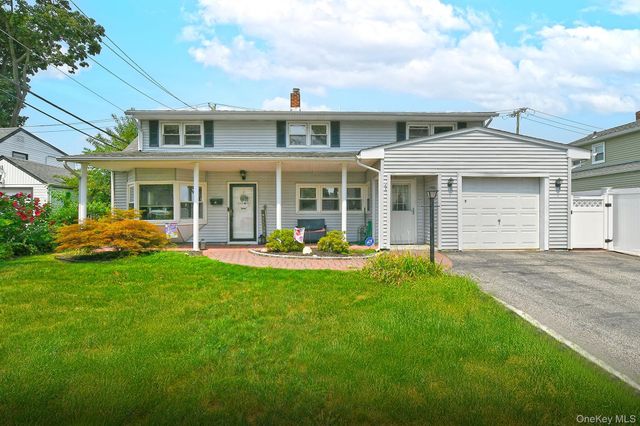 53 Periwinkle Road, Levittown, NY 11756