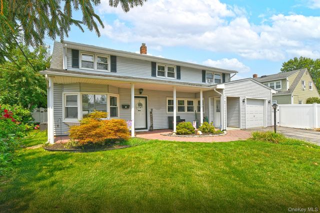 53 Periwinkle Road, Levittown, NY 11756