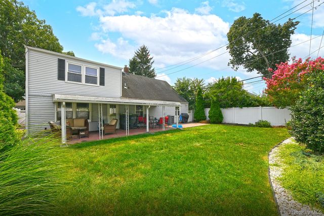 53 Periwinkle Road, Levittown, NY 11756