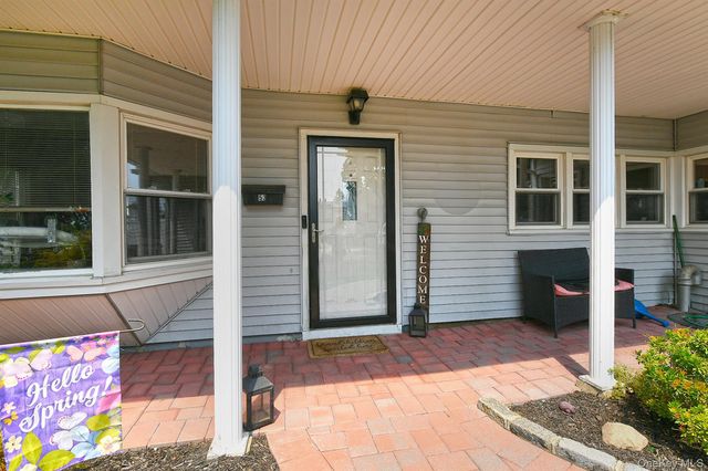 53 Periwinkle Road, Levittown, NY 11756