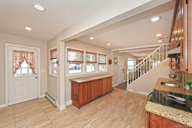 53 Periwinkle Road, Levittown, NY 11756