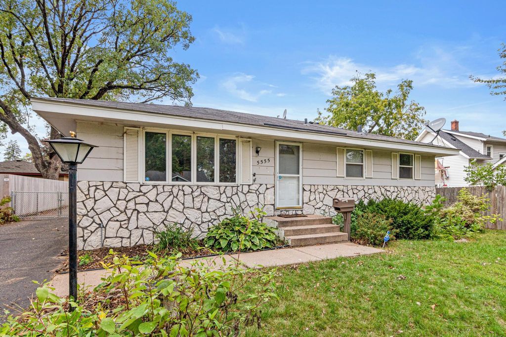 5555 Welcome Avenue N, Crystal, MN 55429 — exterior