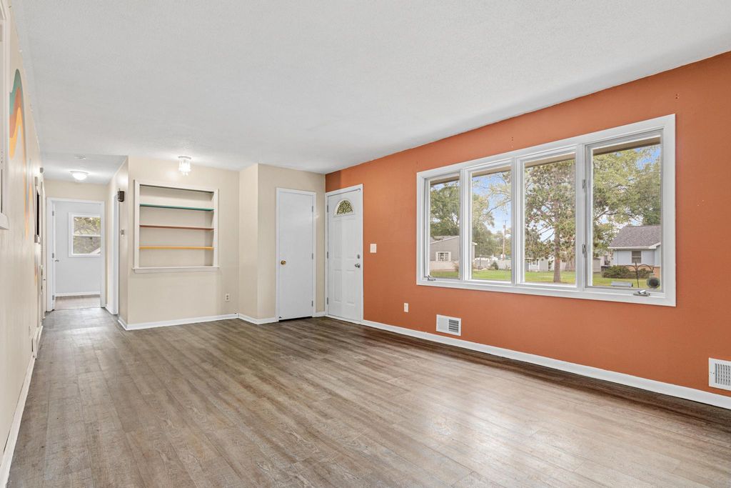 5555 Welcome Avenue N, Crystal, MN 55429 — photo 2