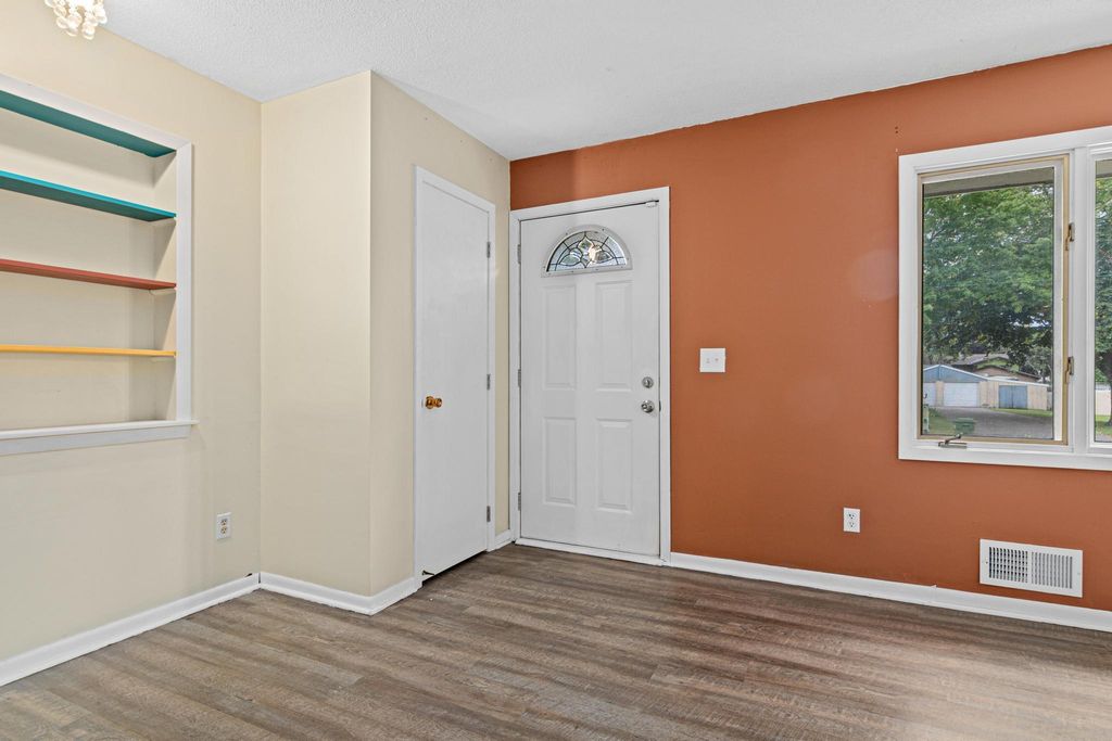 5555 Welcome Avenue N, Crystal, MN 55429 — photo 3