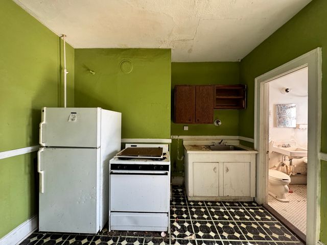 102 Rowe Avenue, Hartford, CT 06106