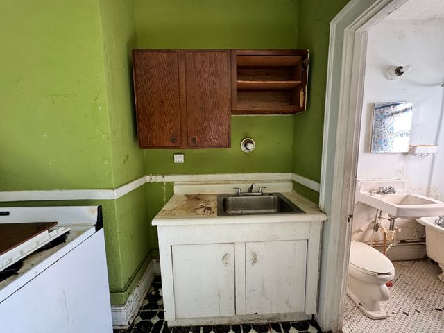 102 Rowe Avenue, Hartford, CT 06106