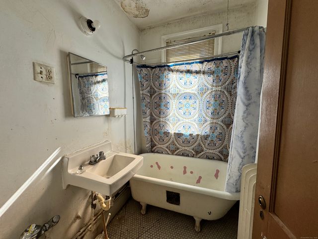 102 Rowe Avenue, Hartford, CT 06106