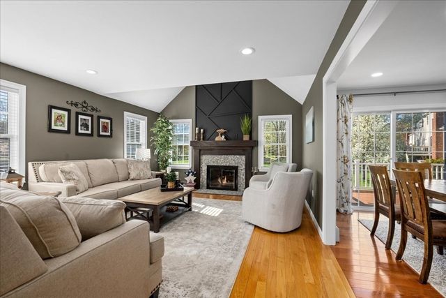 14 Amherst Rd, Shrewsbury, MA 01545