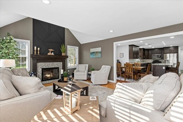 14 Amherst Rd, Shrewsbury, MA 01545