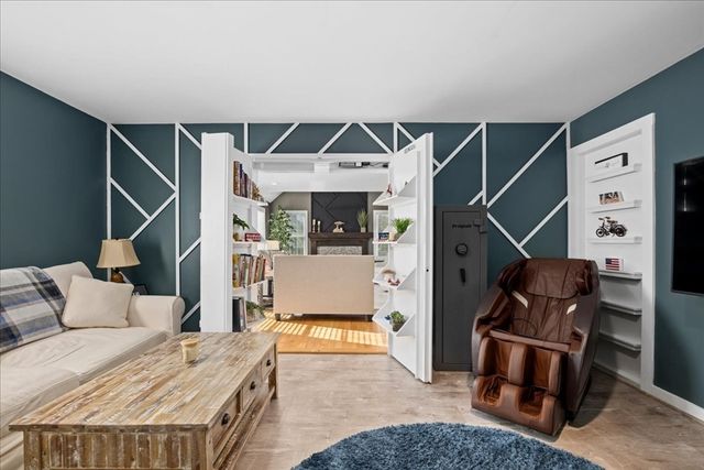 14 Amherst Rd, Shrewsbury, MA 01545