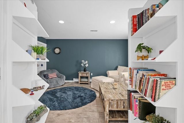 14 Amherst Rd, Shrewsbury, MA 01545