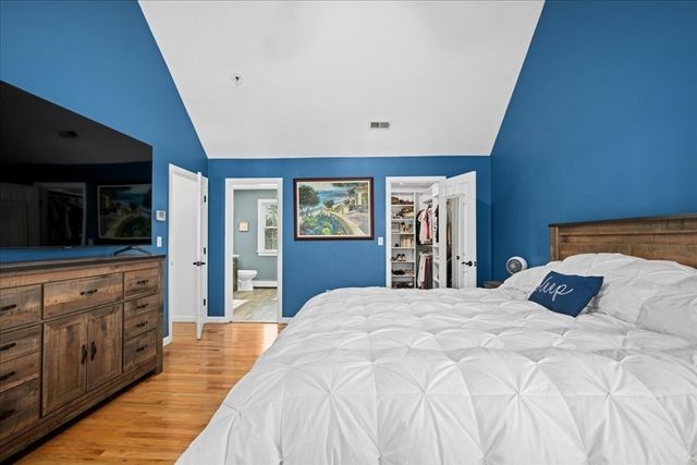 14 Amherst Rd, Shrewsbury, MA 01545