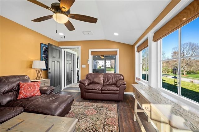14 Amherst Rd, Shrewsbury, MA 01545