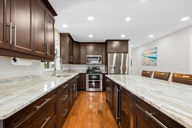 14 Amherst Rd, Shrewsbury, MA 01545