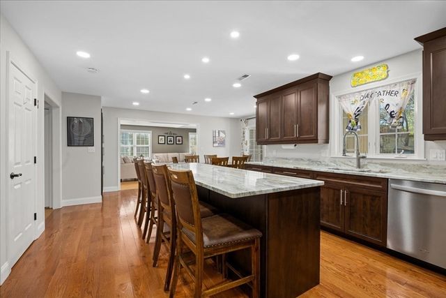 14 Amherst Rd, Shrewsbury, MA 01545