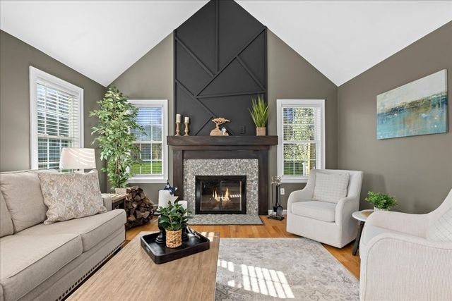 14 Amherst Rd, Shrewsbury, MA 01545