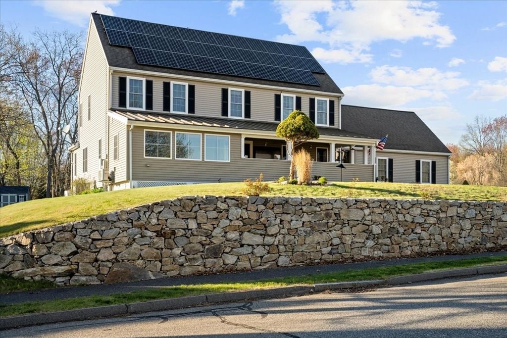 14 Amherst Rd, Shrewsbury, MA 01545