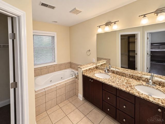 3376 Renaissance Boulevard, Middletown, OH 45005