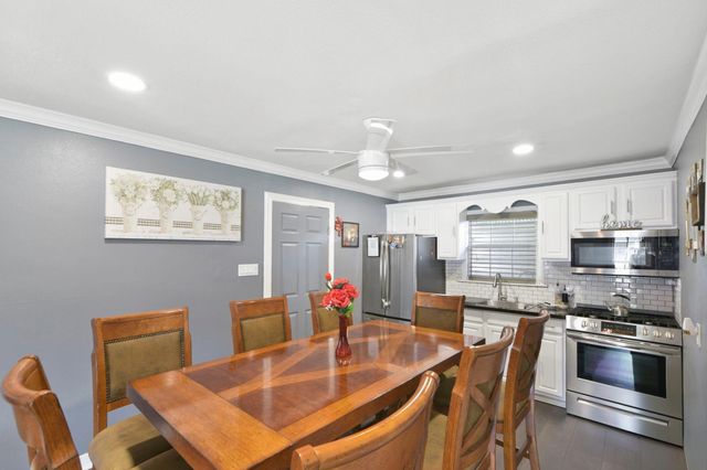 1900 Oregon Street, Baytown, TX 77520