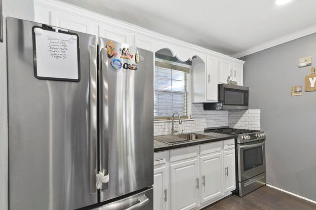 1900 Oregon Street, Baytown, TX 77520