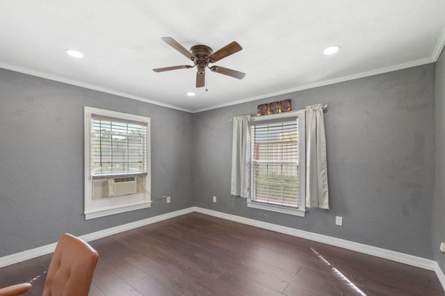 1900 Oregon Street, Baytown, TX 77520