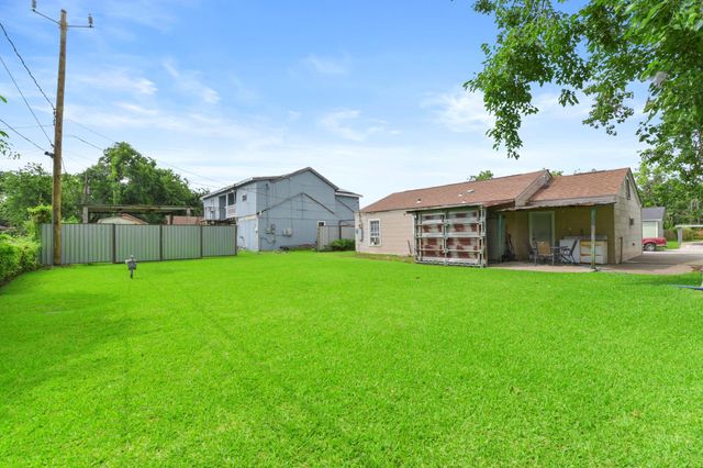 1900 Oregon Street, Baytown, TX 77520
