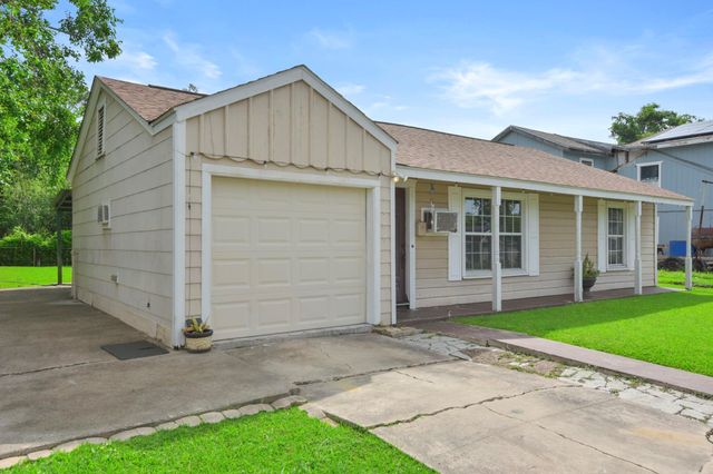 1900 Oregon Street, Baytown, TX 77520
